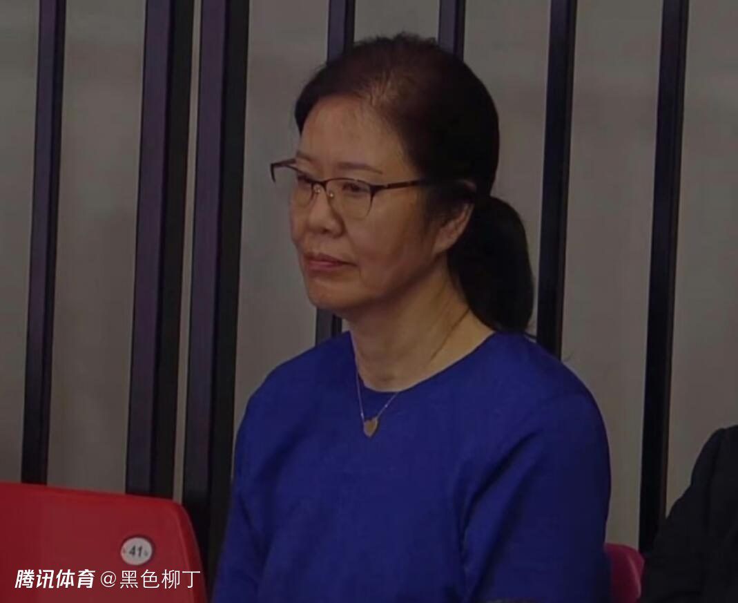 莉姐突然来我家