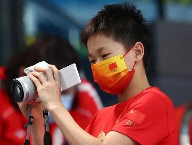 他扒开我的内裤强吻我下面视频